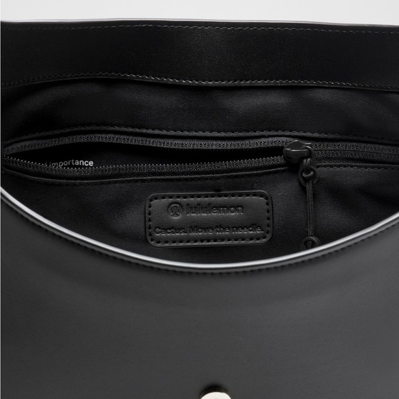 LuLulemon Elegant Black Shoulder Bag, New with dust bag and Tags - Picture 5 of 6